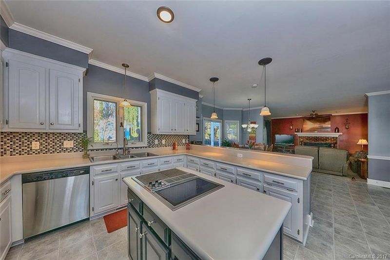 1008 Briarcliff Rd, Mooresville, NC 28115