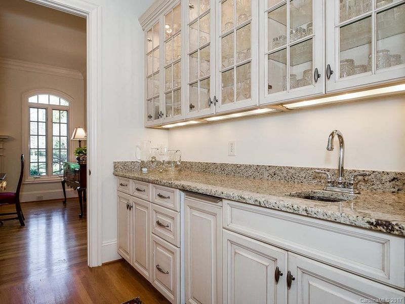 1911 Harris Rd, Charlotte, NC 28211