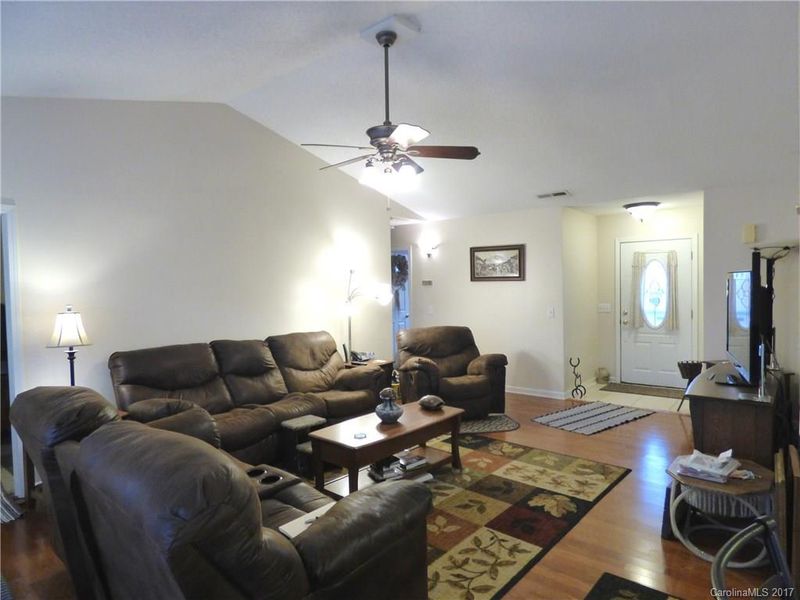 129 Brookview Rd, Statesville, NC 28625