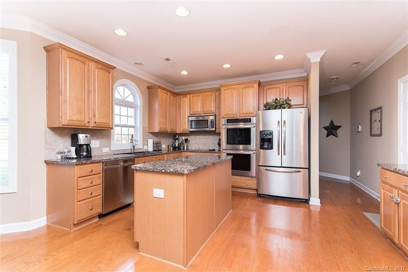 8104 Avanti Dr, Waxhaw, NC 28173