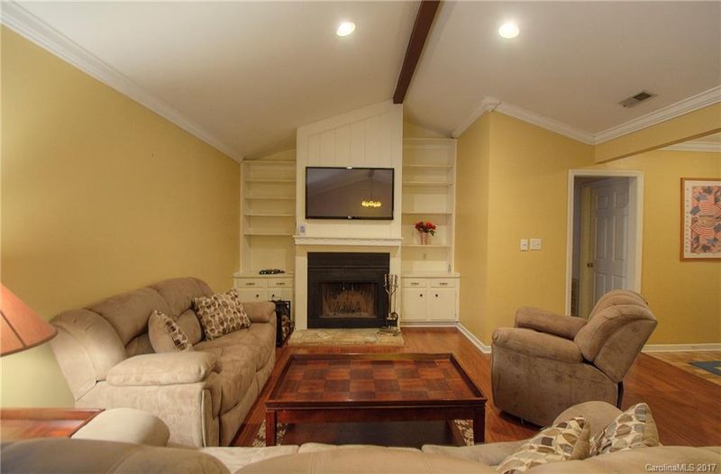 11813 Park Rd, Charlotte, NC 28226
