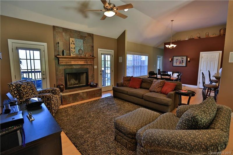 5128 Stockbridge Dr, Mount Holly, NC 28120