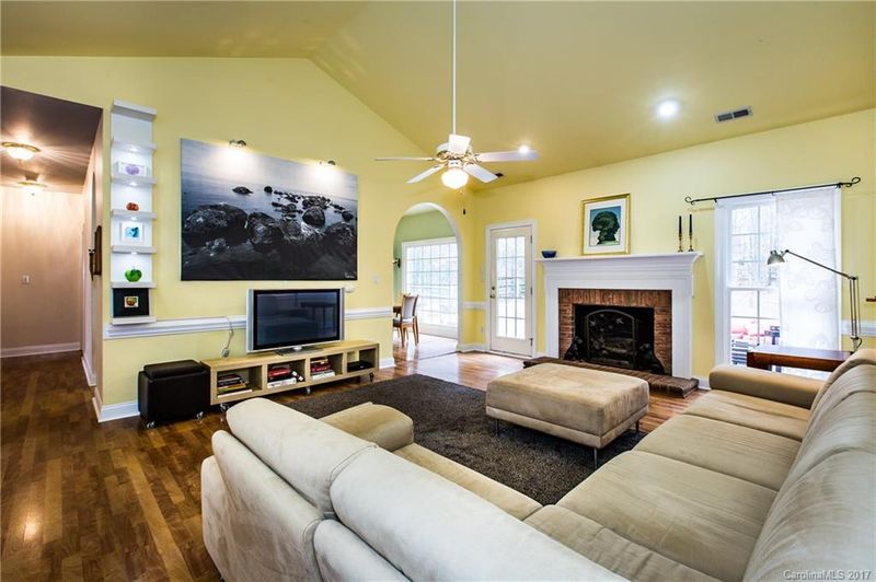12414 Overlook Mountain Dr, Charlotte, NC 28216
