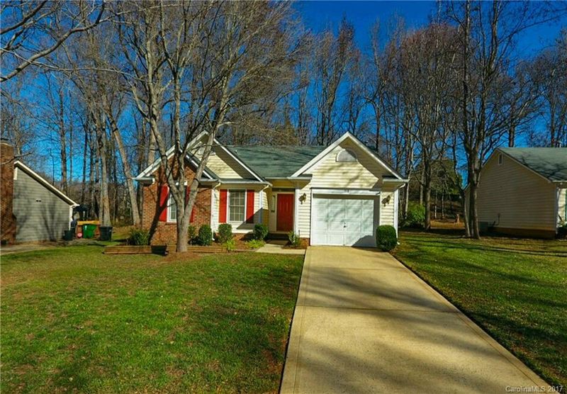 1318 Springmist Dr, Charlotte, NC 28262