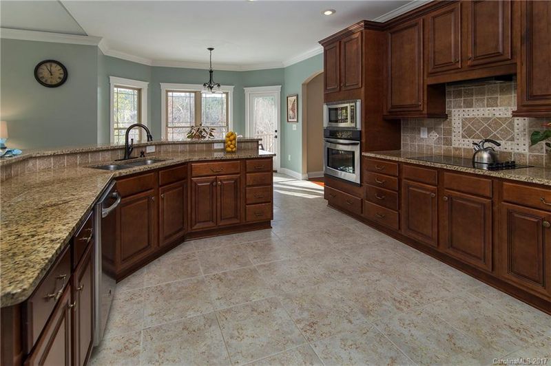 4077 Bordeaux Dr, Denver, NC 28037