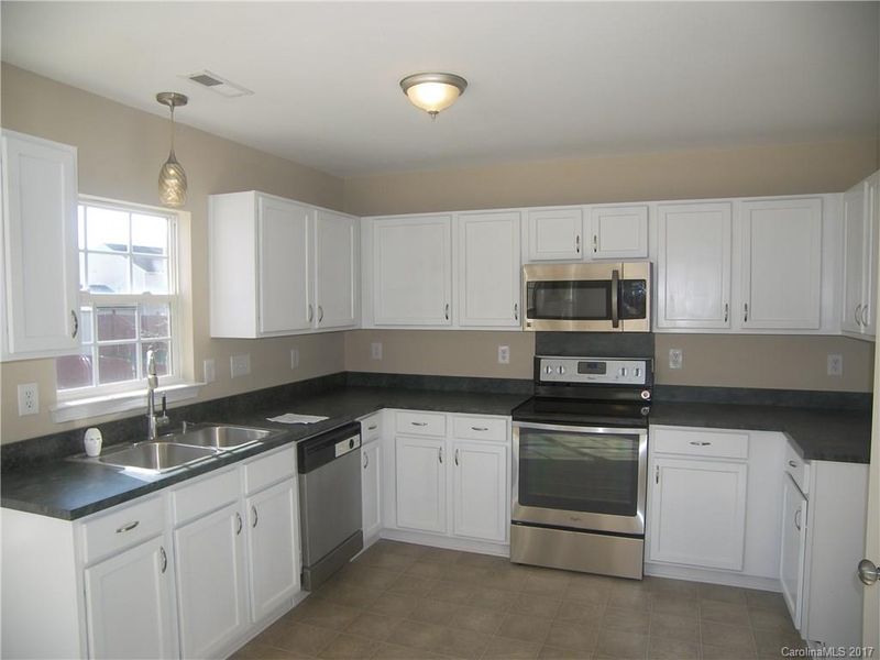 7632 Shiny Meadow Ln, Charlotte, NC 28215