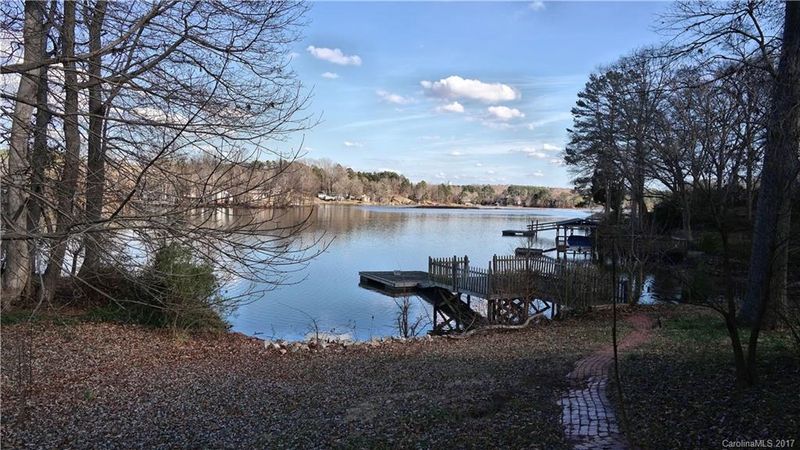 704 Edgewater Dr, Belmont, NC 28012