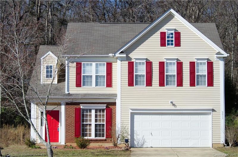 9611 Green Apple Dr, Charlotte, NC 28215