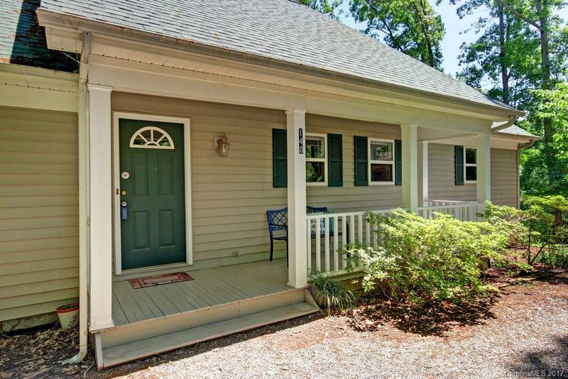 140 Montclair Dr, Mooresville, NC 28117