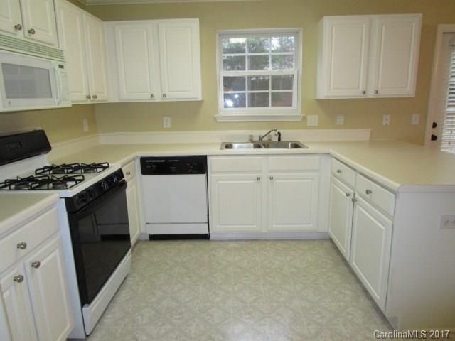 6016 Hidden Meadow Ln, Charlotte, NC 28269