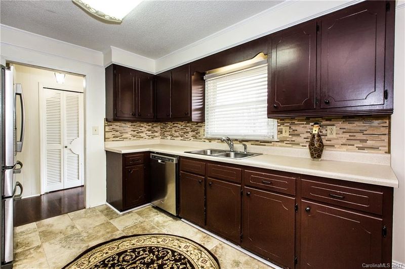 8935 Mountain Aire Cir, Charlotte, NC 28214