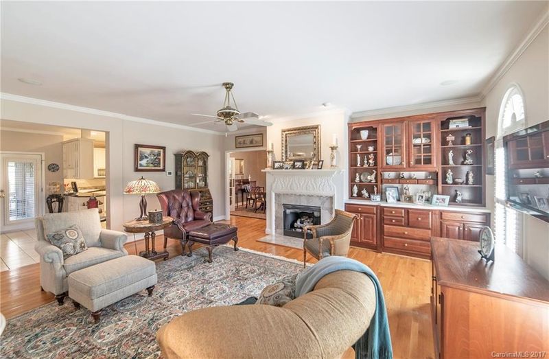 402 Glen Arbor Dr, Belmont, NC 28012