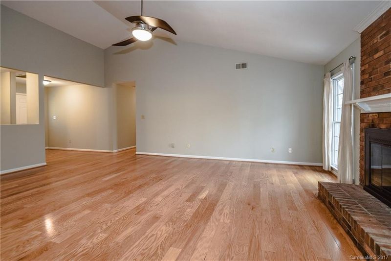 10001 Crayton Dr, Charlotte, NC 28269