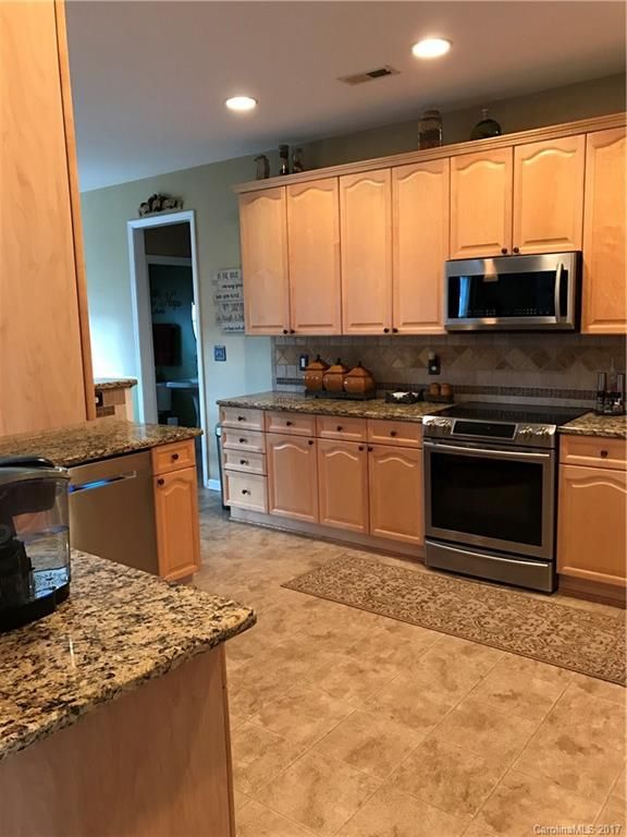 5005 Cinnamon Dr, Matthews, NC 28104
