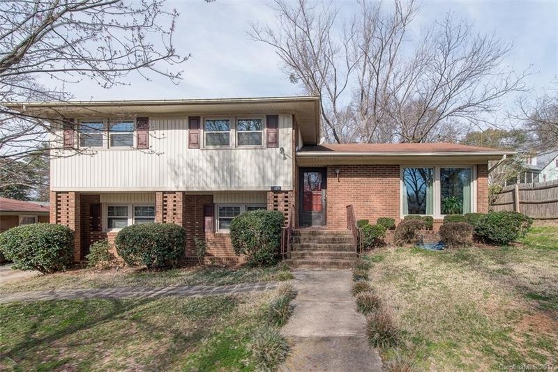 1007 Bobby Ln, Charlotte, NC 28211