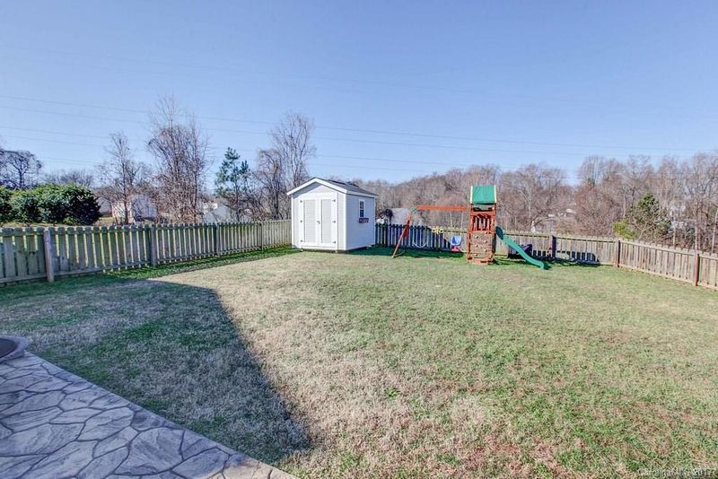 631 Overlook Rd, Lowell, NC 28098