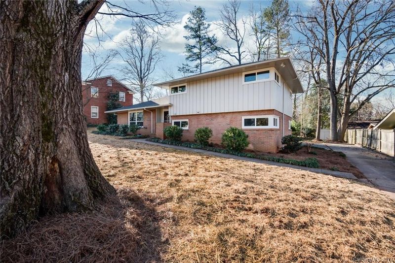 710 Sandridge Rd, Charlotte, NC 28210