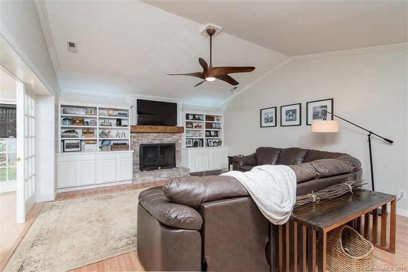 8303 Braeside Ct, Charlotte, NC 28270