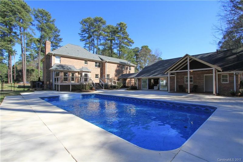 301 Amanda Dr #1A, Matthews, NC 28104