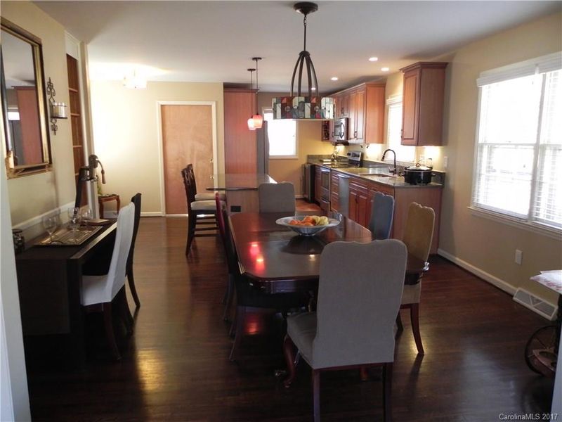 2327 Knickerbocker Dr, Charlotte, NC 28212