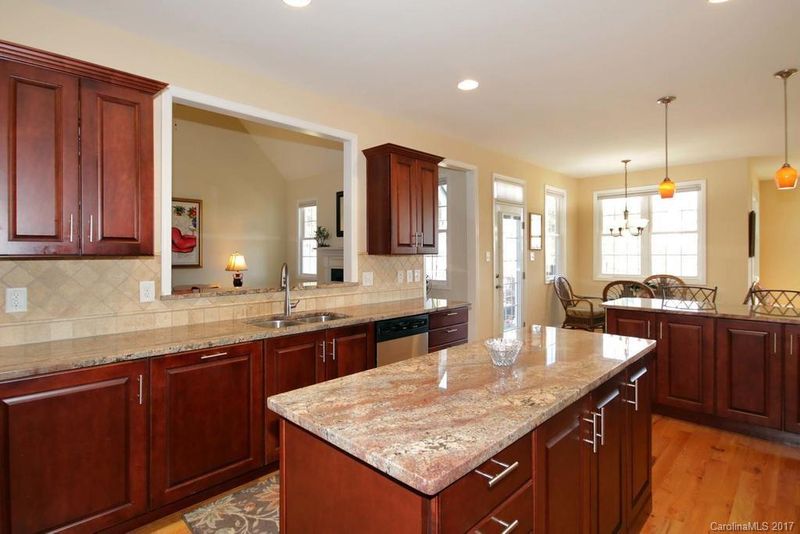 883 E Monbo Rd, Statesville, NC 28677