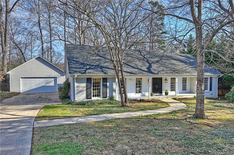 6417 Rocky Falls Rd, Charlotte, NC 28211