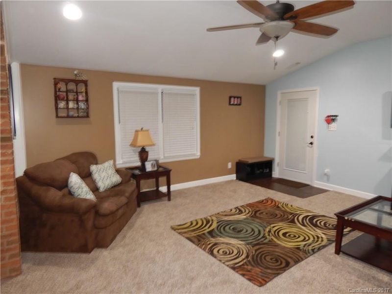 8511 Fatima Pl, Charlotte, NC 28227