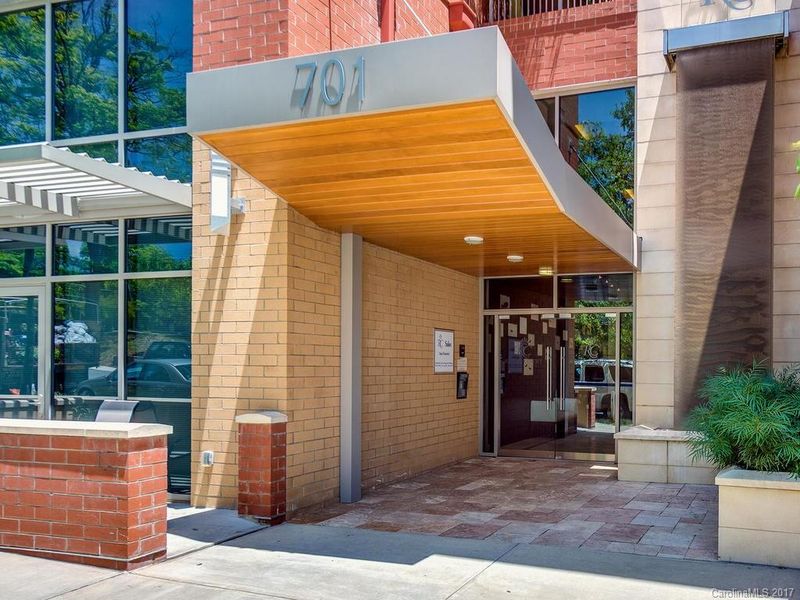 701 Royal Ct #1102, Charlotte, NC 28202
