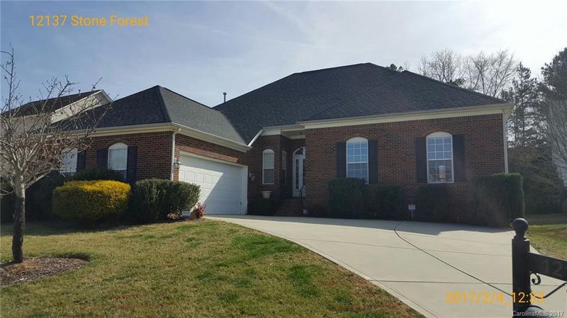 12137 Stone Forest Dr, Pineville, NC 28134