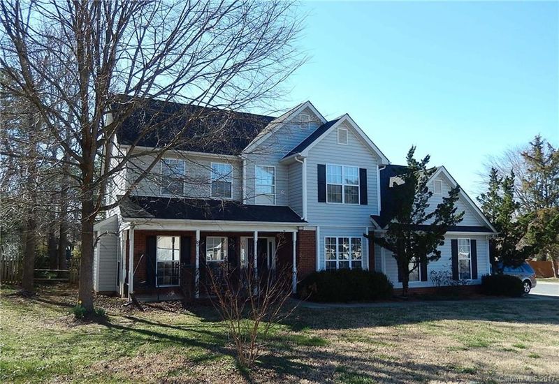 3200 Leicester Dr, Matthews, NC 28104