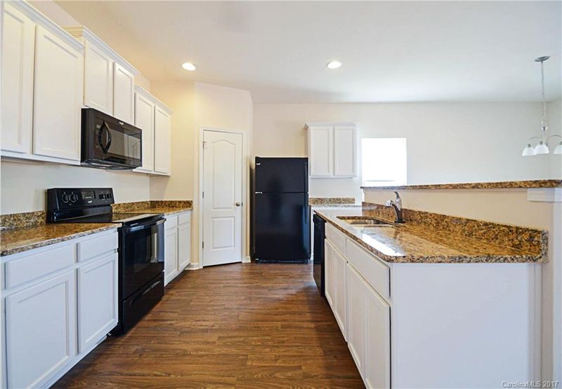 8419 Paw Valley Ln, Charlotte, NC 28214