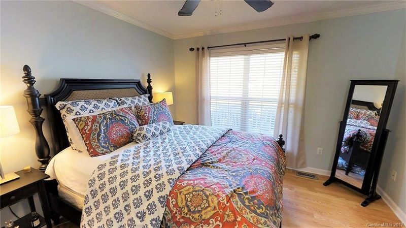 906 43rd Avenue Ct NE, Hickory, NC 28601