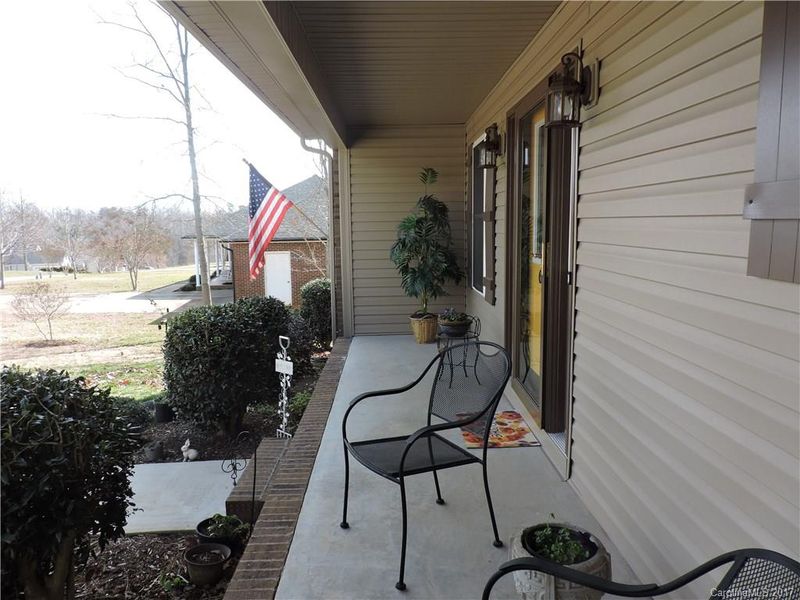 6566 Forest Creek Dr, Denver, NC 28037