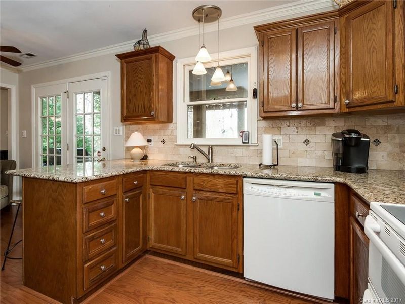 1414 Ashstead Ln, Matthews, NC 28105