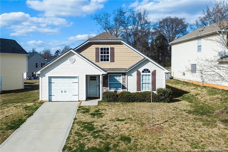 6200 Summerour Pl, Charlotte, NC 28214