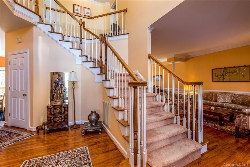9109 Sandpiper Dr, Charlotte, NC 28277
