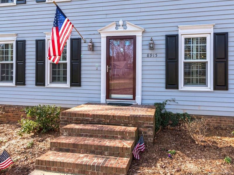 8915 Rittenhouse Cir, Charlotte, NC 28270