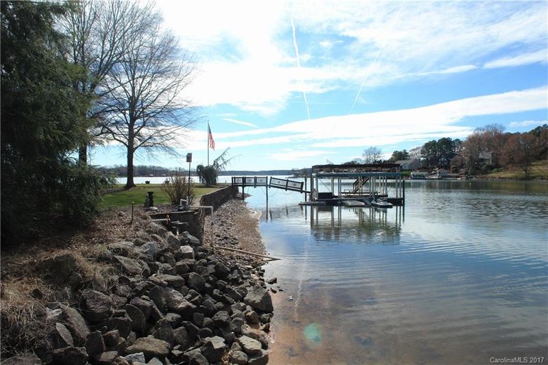 2703 Westview Dr, Sherrills Ford, NC 28673