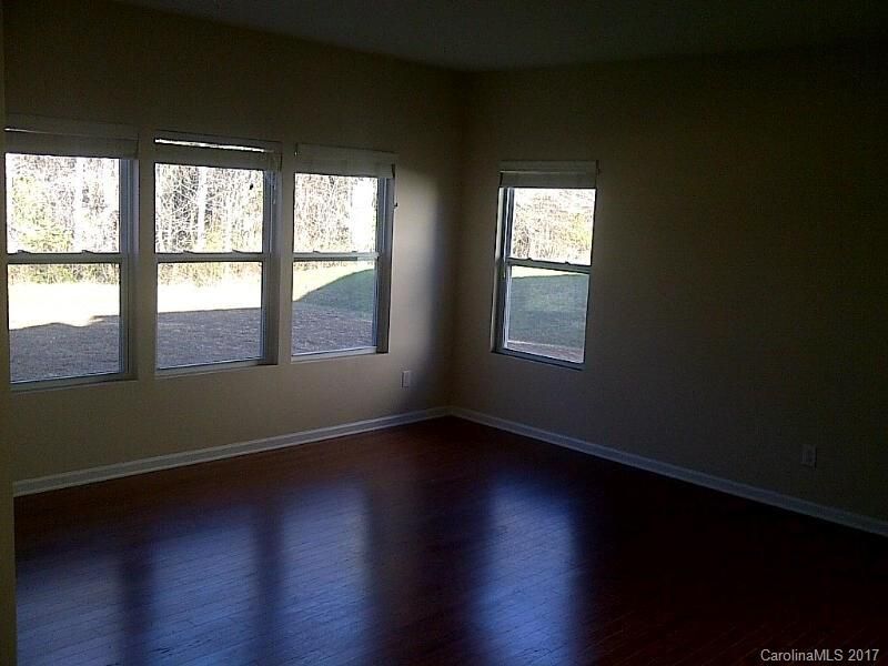 4360 Stone Mountain Dr, Gastonia, NC 28054
