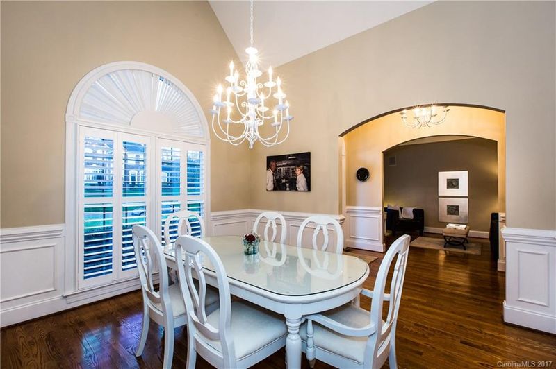 2202 Caernarfon Ln, Matthews, NC 28104