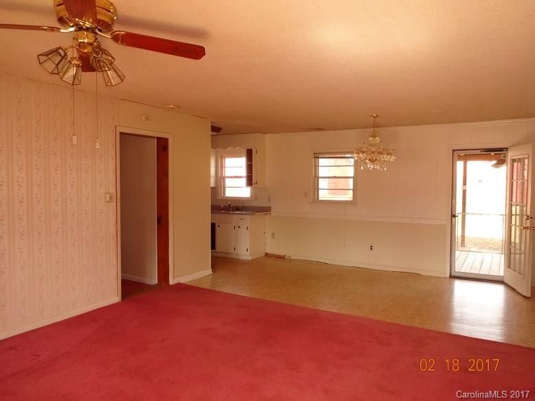 240 Debbie Ln W, Statesville, NC 28625