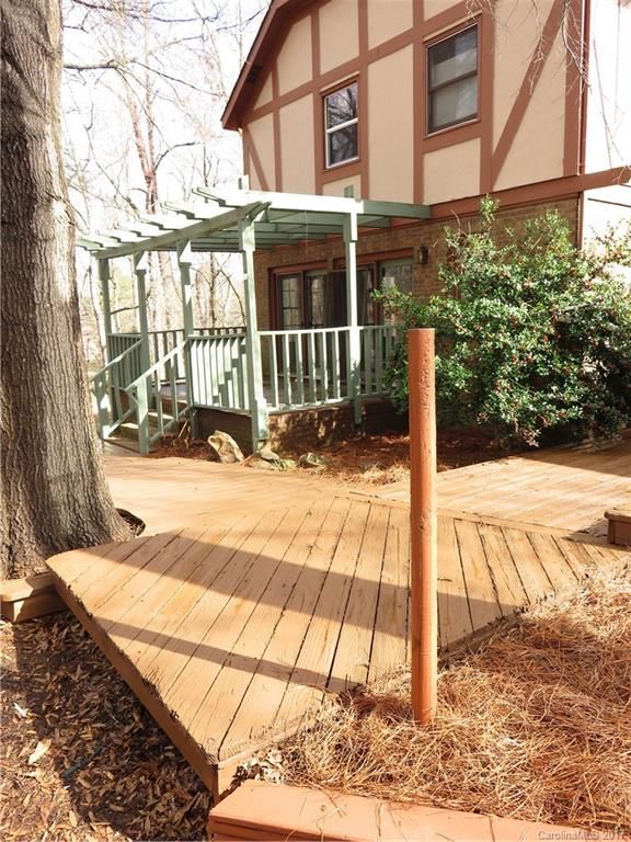 2407 Hillside Dr, Dallas, NC 28034