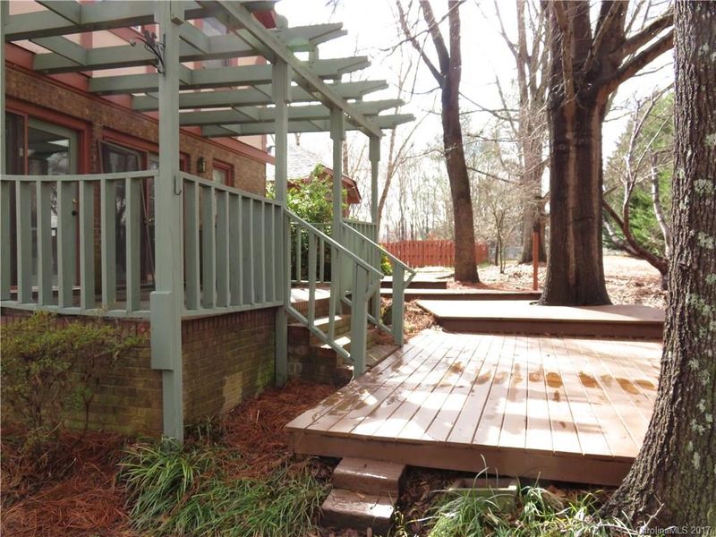 2407 Hillside Dr, Dallas, NC 28034