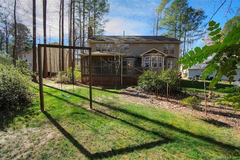 1308 Old Pond Ln, Matthews, NC 28105