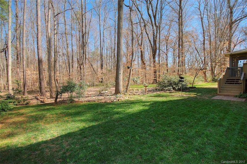 1308 Old Pond Ln, Matthews, NC 28105