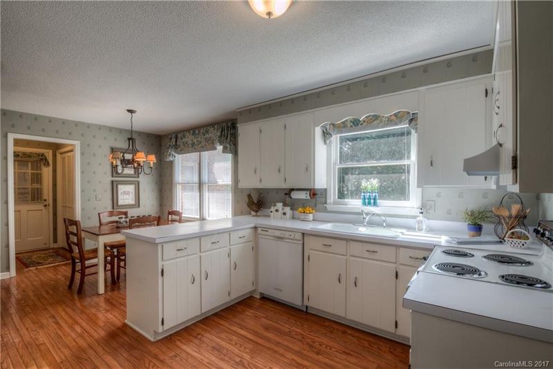 224 Charing Cross Dr, Matthews, NC 28105