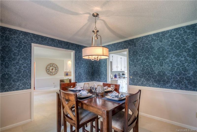 224 Charing Cross Dr, Matthews, NC 28105