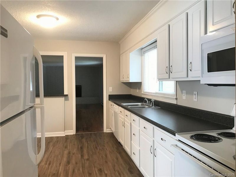 1424 Squirrel Hill Rd, Charlotte, NC 28213