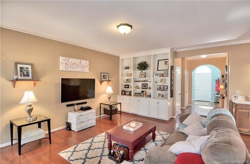 5920 Bookbinders Ln, Charlotte, NC 28270