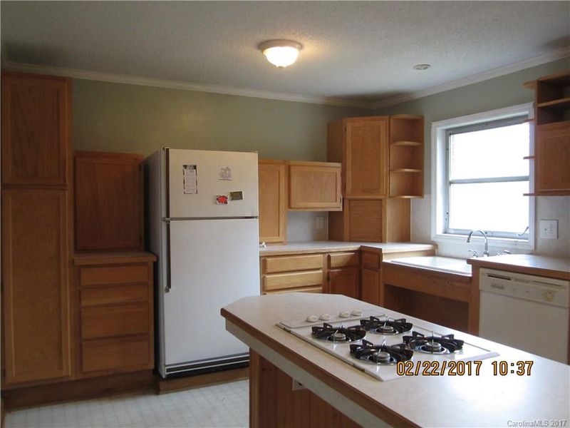 252 N Lackey St, Statesville, NC 28677